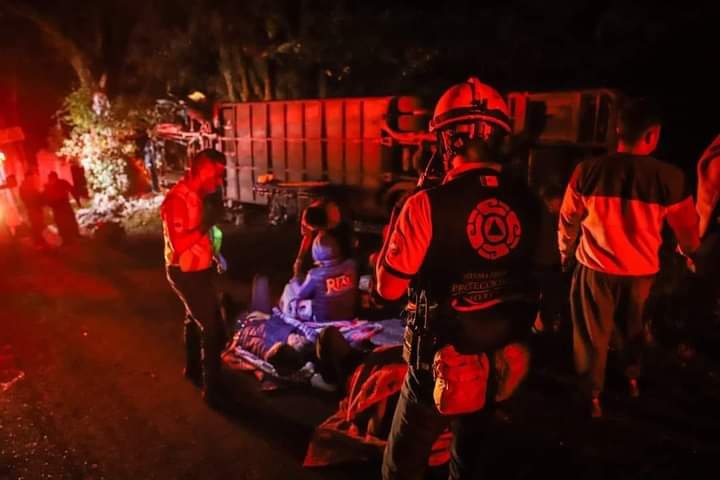 Confirman Cuatro Fallecidos En Volcadura De Autobús De La Banda Real De Huajuapan Estado Actual